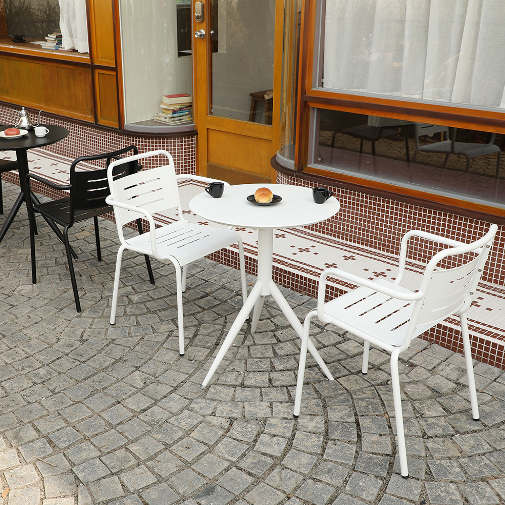 outdoor black and white dining table